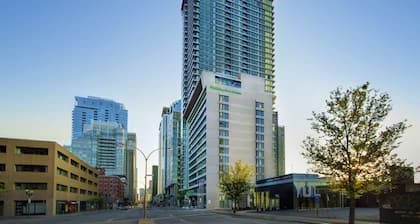 Holiday Inn Hotel & Suites Montreal Centre-ville Ouest, an IHG Hotel