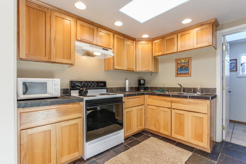 Pirate Cove Cottage 1 In Oregon Coast Hotel Rates Reviews On