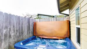 Outdoor spa bath