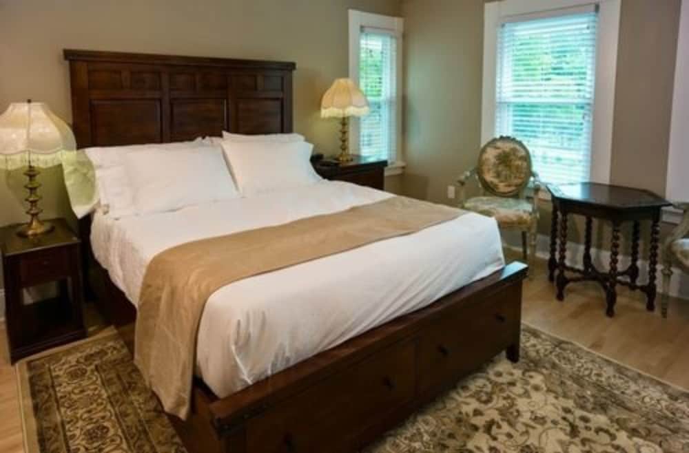 Greenway House Bed & Breakfast in Green Lake Best Rates & Deals on Orbitz