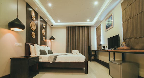 Deluxe Double Room, 1 King Bed, Balcony | Primary image