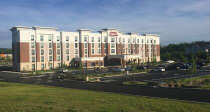 Hampton Inn & Suites Newburgh Stewart Airport
