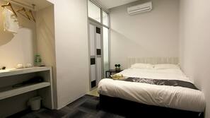 In-room safe, desk, iron/ironing board, free WiFi