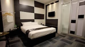 In-room safe, desk, iron/ironing board, free WiFi