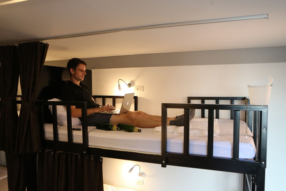 Adult Hostel 22