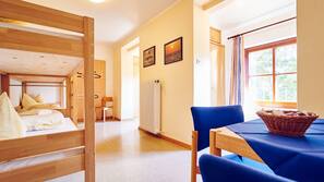 Schreibtisch, kostenlose Babybetten, Barrierefreiheit
