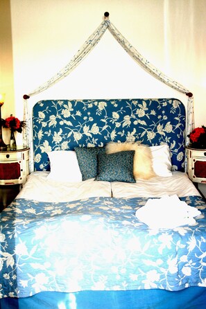 Double Room, 1 Queen Bed, Ensuite, Annex Building | Iron/ironing board, free WiFi, bed sheets