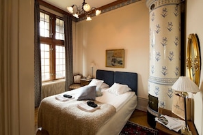Double Room, 1 Queen Bed, Ensuite, Annex Building | Iron/ironing board, free WiFi, bed sheets