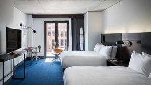 Egyptian cotton sheets, premium bedding, in-room safe, desk