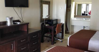 Holiday Hotel