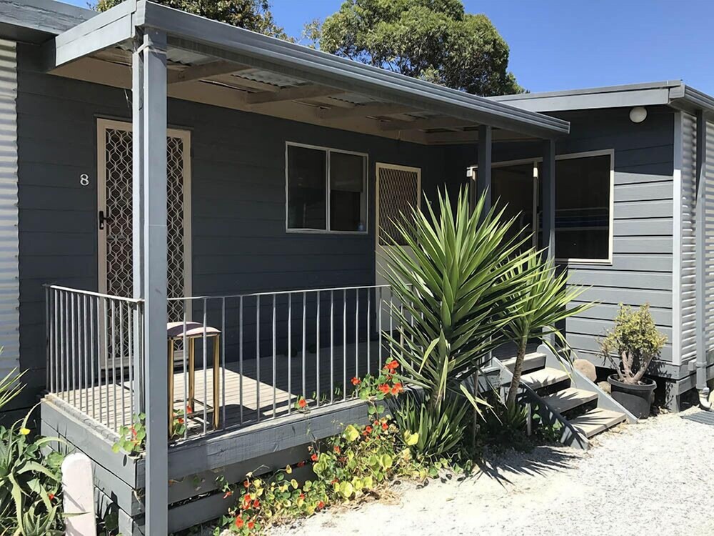 The Waterwheel Beach Cabins - Caravan Park