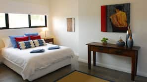 5 bedrooms, desk, iron/ironing board, free WiFi