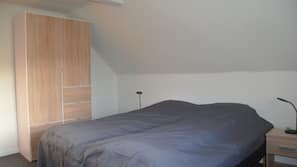 1 Schlafzimmer, hochwertige Bettwaren, Bügeleisen/Bügelbrett