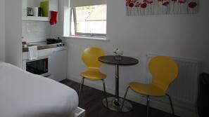 Premium bedding, desk, iron/ironing board, free WiFi