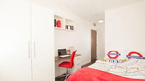 Premium bedding, desk, iron/ironing board, free WiFi
