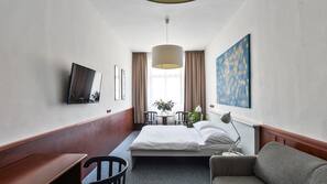Desk, iron/ironing board, free WiFi, wheelchair access