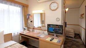 In-room safe, desk, free WiFi