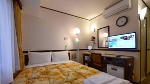 In-room safe, free WiFi, linens