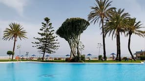 Piscine extérieure (ouverte en saison)