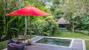 Bathtub Spa Luar Ruangan