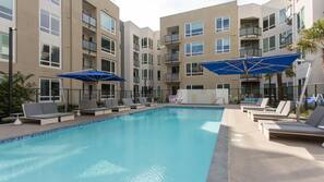 Outdoor pool, pool umbrellas, sun loungers