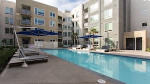 Outdoor pool, pool umbrellas, sun loungers