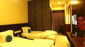 In-room safe, desk, iron/ironing board, free WiFi