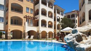 2 outdoor pools, pool umbrellas, pool loungers