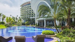 Seasonal outdoor pool