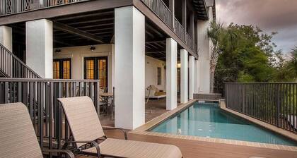Dream Weaver 5 Bedroom Holiday Home by Five Star Properties