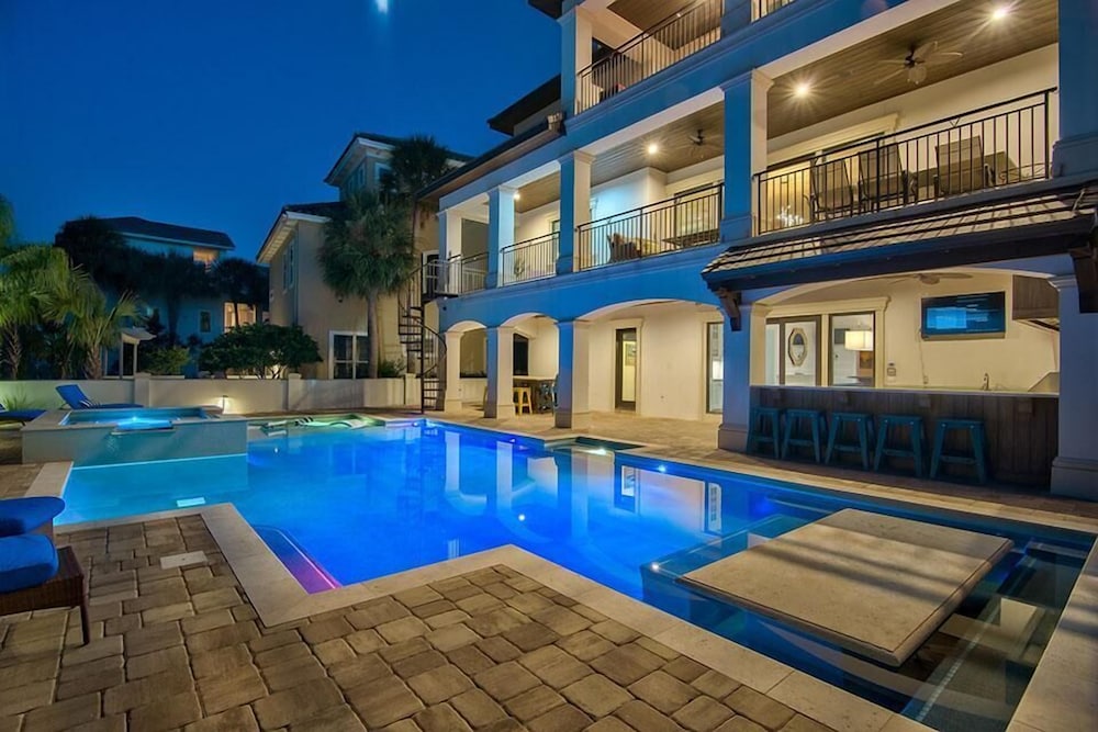 Bathroom house 6 bedrooms ocean view sea facing outdoor pool Bathroom house 6 bedrooms ocean view sea facing outdoor pool