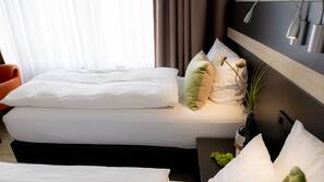 Zimmersafe, Schreibtisch, schallisolierte Zimmer, Bügeleisen/Bügelbrett