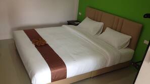 Minibar, rollaway beds, free WiFi