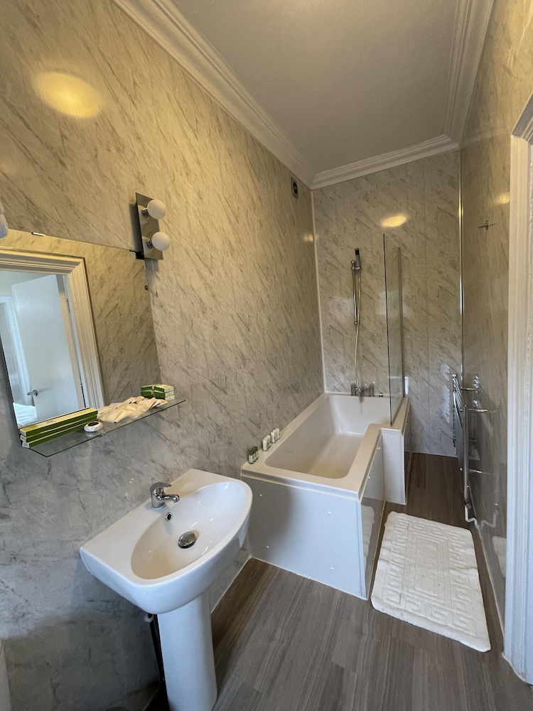 Photo - Milverton Hotel