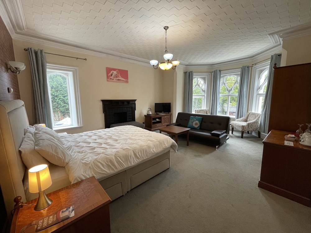 Photo - Milverton Hotel