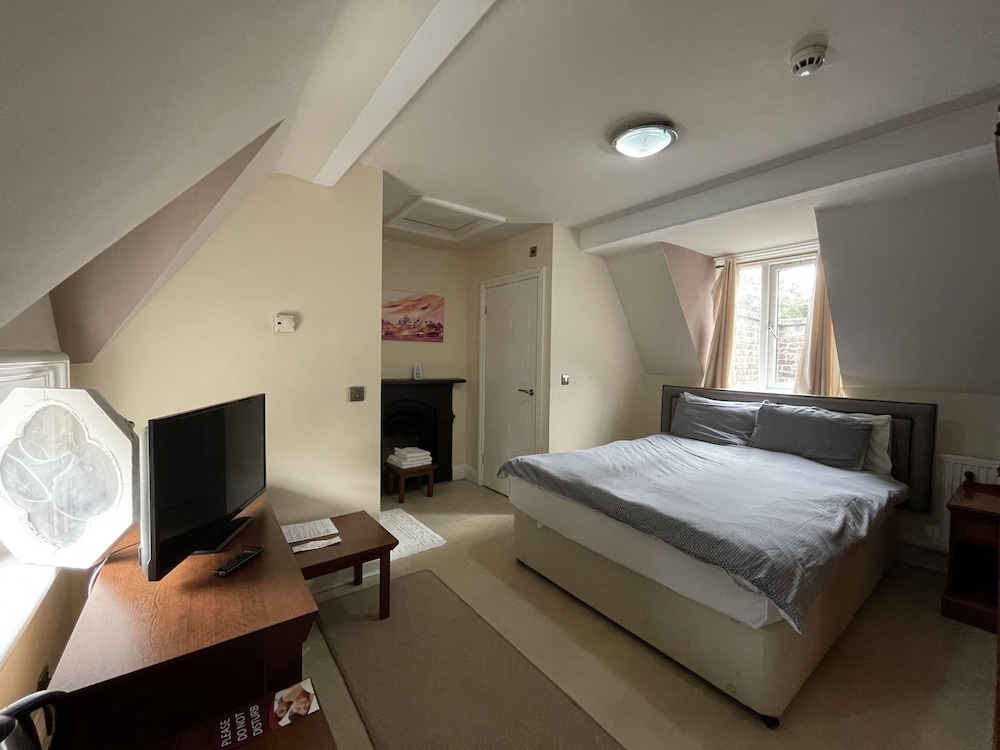 Photo - Milverton Hotel