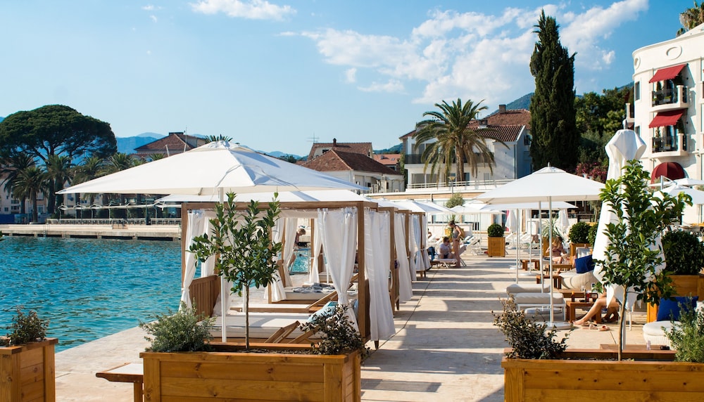 Boutique Hotel La Roche Montenegro Boutique Hotel La Roche Montenegro
