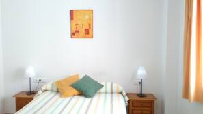 1 bedroom, desk, blackout drapes, soundproofing