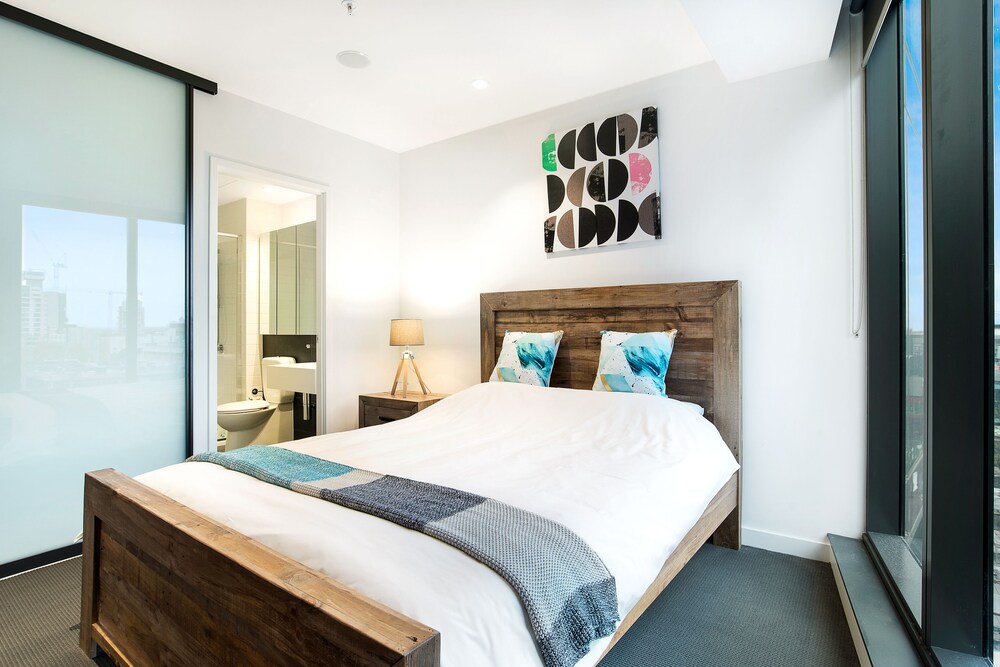 Manhattan Apartment Deals & Reviews (Melbourne, AUS) Wotif