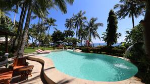 Kolam renang outdoor