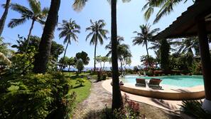 Kolam renang outdoor