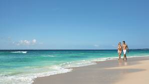 Privatstrand, weißer Sandstrand, Cabañas (kostenlos), Liegestühle