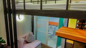 โต๊ะทำงาน, ผ้าม่านกันแสง, บริการ WiFi ฟรี