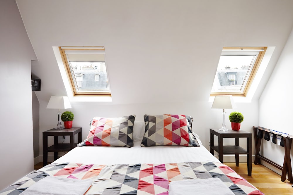 Apartments Du Louvre Le Marais Paris Fra Expedia Au View From Hotel Featured Image
