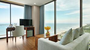 Premium bedding, minibar, desk, soundproofing