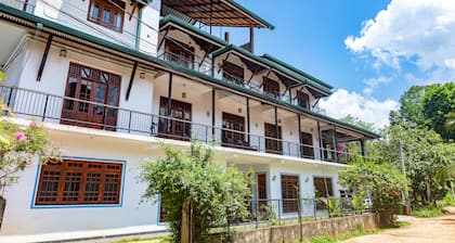 Shadow Inn Guest House Ella