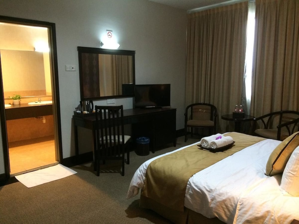 Room, Carlton Hotel Shah Alam