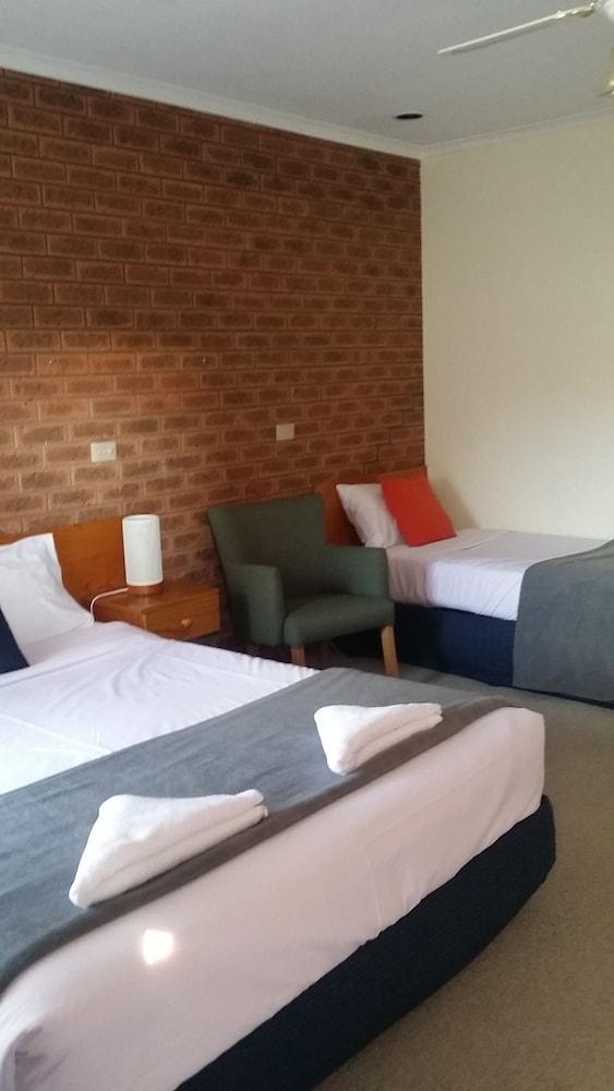 Bridge Motor Inn AU143 Deals & Reviews (Tocumwal, AUS) Wotif