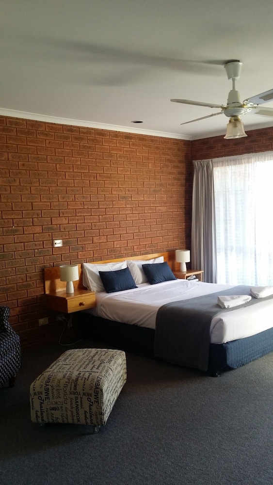 Bridge Motor Inn AU143 Deals & Reviews (Tocumwal, AUS) Wotif