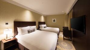 Premium bedding, down duvet, in-room safe, desk